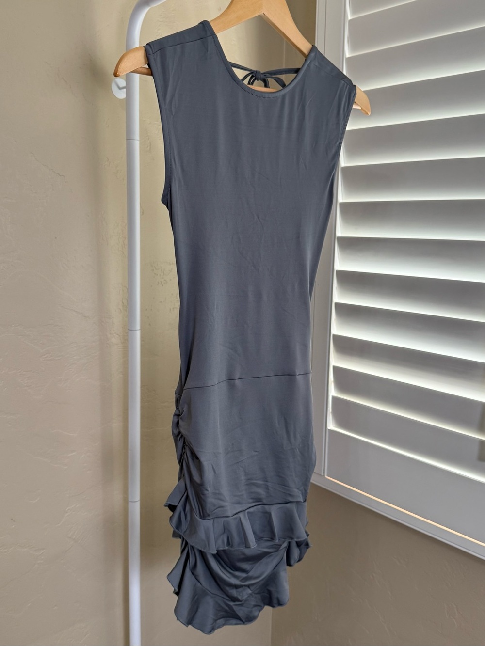 Commense Open Back Ruffle Bodycon Mini Dress Slate Gray Small NWT Ruffles - Picture 4 of 9